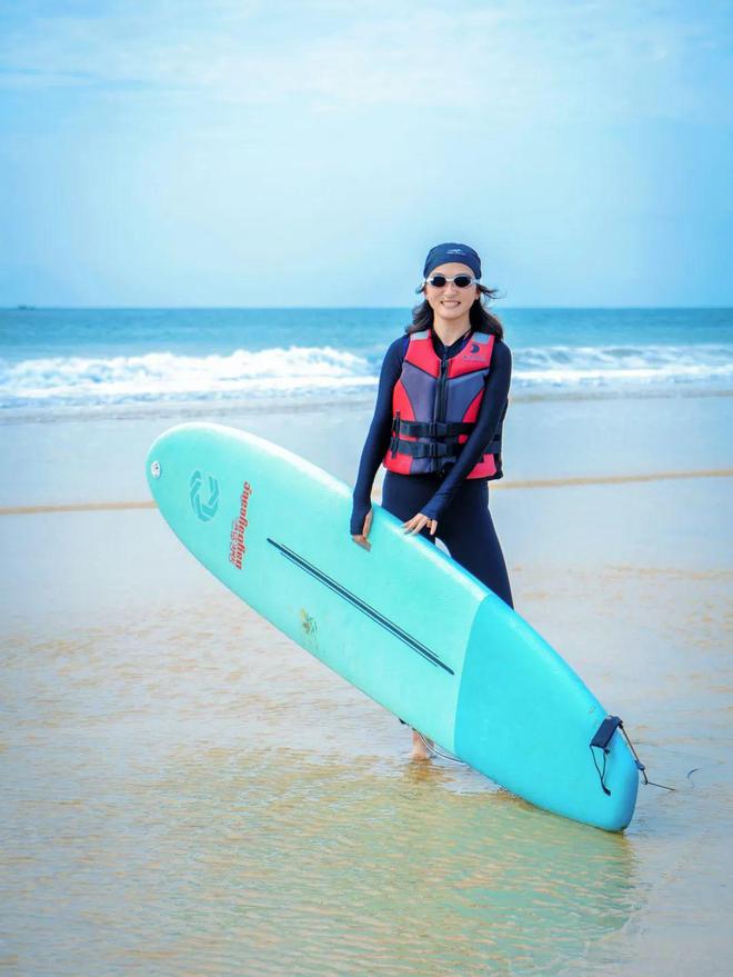 九游电脑版-大型海岸线冲浪表演，浪花间的青春岁月的简单介绍